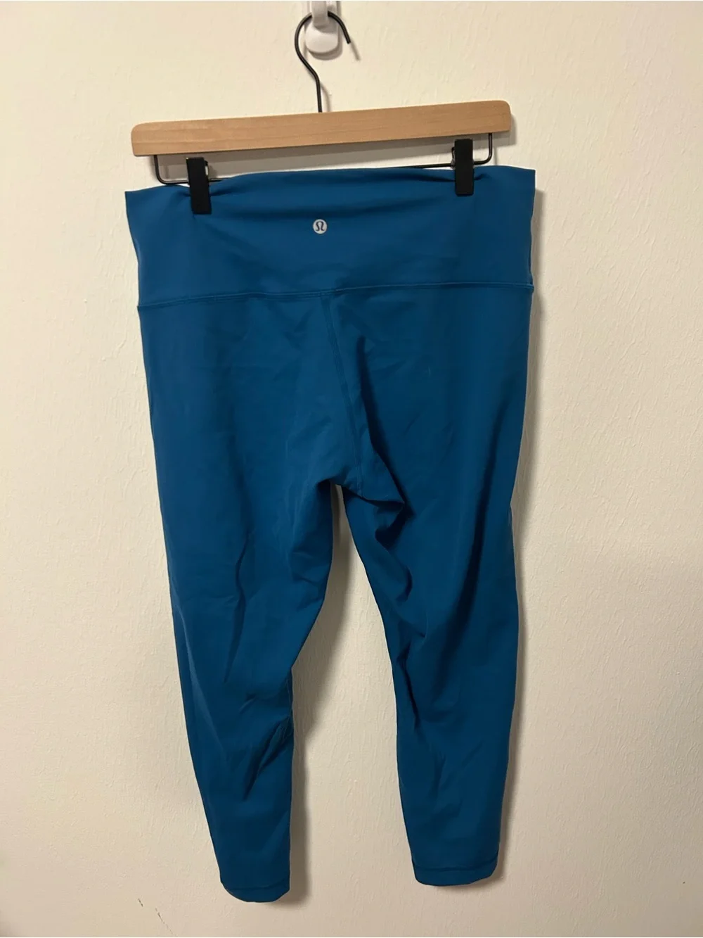 lululemon athletica capri color
